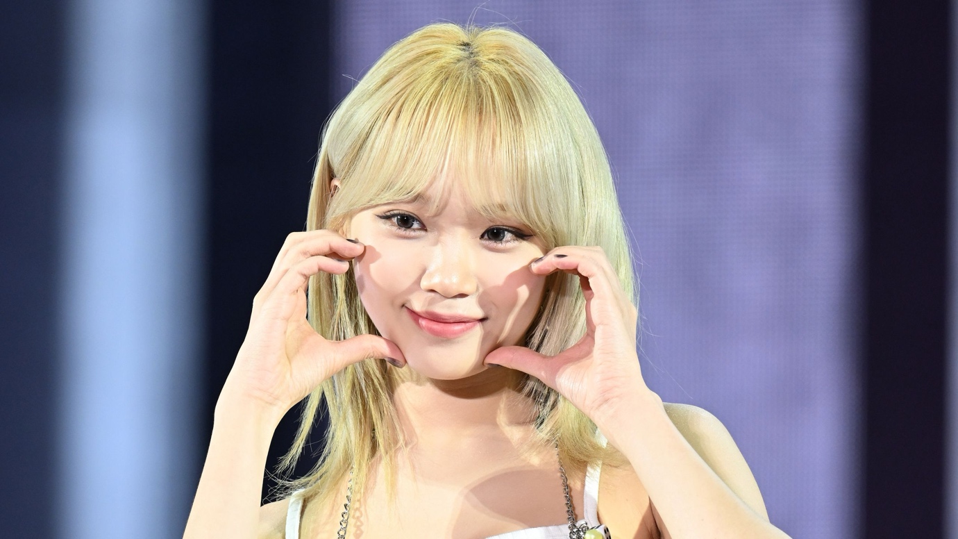 LE SSERAFIM Member Chaewon to take Temporary Hiatus due to Health Issues